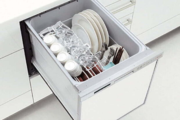 【食器洗い乾燥機】後片付けをサポートするビルトインタイプの食器洗浄乾燥機が標準装備。家事の時間短縮になるだけでなく、水道代の節約にもつながり一石二鳥です。