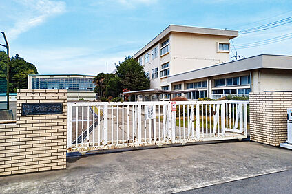 所沢市立小手指中学校（現地より徒歩30分） 約2360m