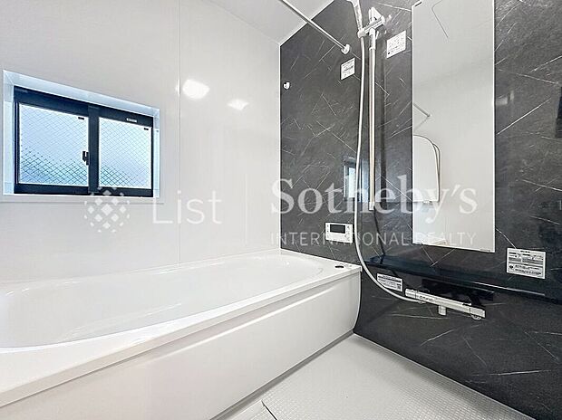 ■バスルーム■(2号棟)一日の疲れをホッと癒してくれるくつろぎのバスルーム。浴室乾燥機能も付いておりますので、雨の日のお洗濯も安心です。