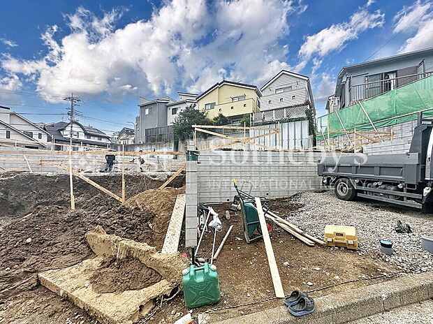 ■現地写真■未来の暮らしが少しずつ形に。完成までのプロセスも見守れる安心感があります!完成が待ち遠しくなる風景です!※画像は一部イメージ加工を行っており、実際とは異なる場合があります。