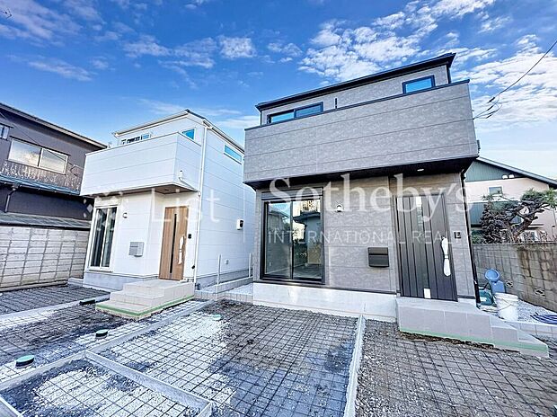 【外観】■外観■閑静な住宅地に堂々と佇む家。豊かな居住性と、クオリティが見事に調和した住空間は、住まうことの喜びを感じさせてくれます。ご不明点・現地見学のご希望は、お気軽にお問い合わせください。