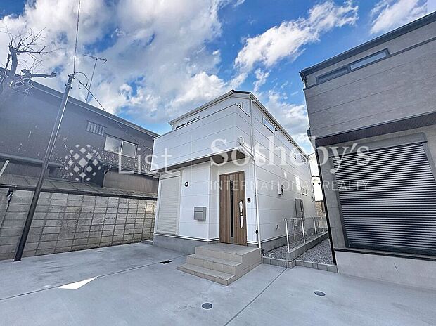 【外観】■外観■閑静な住宅地に堂々と佇む家。豊かな居住性と、クオリティが見事に調和した住空間は、住まうことの喜びを感じさせてくれます。ご不明点・現地見学のご希望は、お気軽にお問い合わせください。