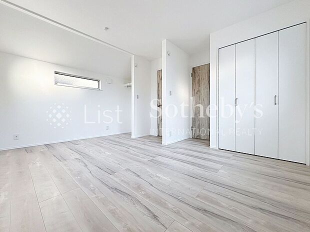 【室内】■ルーム■家族の大切なプライベート空間。趣味など自由にお使いいただけるようシンプルに仕上げてあります。自分時間を充実させながら、心豊かなひとときを過ごすための大切な空間に。