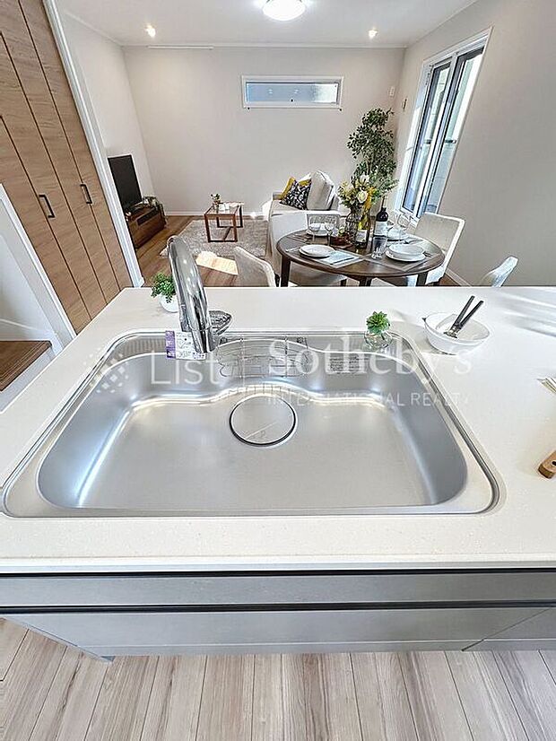 【その他設備】■タッチレス水栓■タッチレスで、水栓に触れなくてもセンサーに手をかざすだけで吐水／止水ができます。浄水器付きで、いつでも手軽においしいお水がご利用できます♪