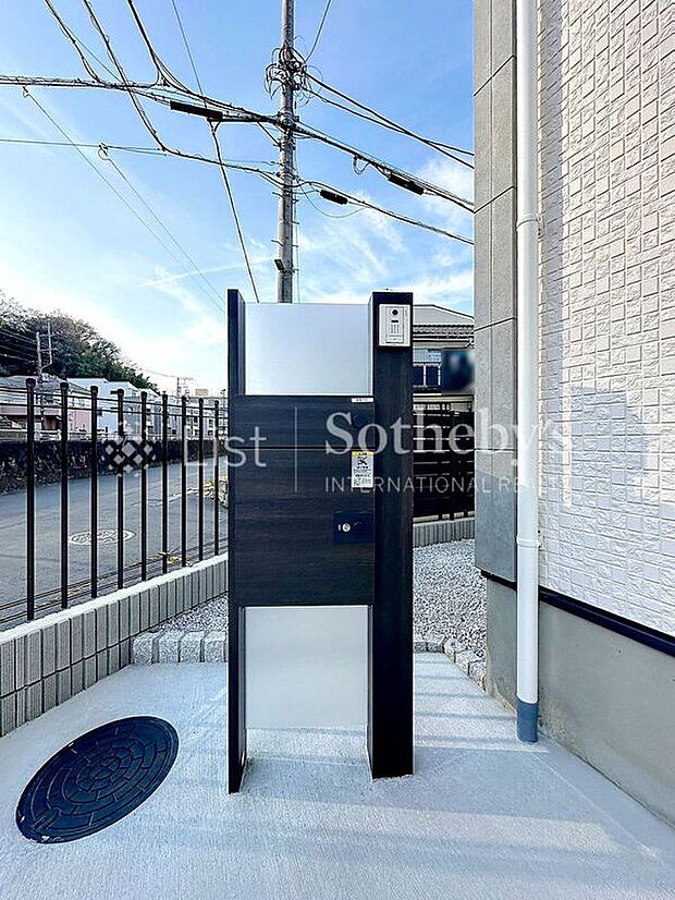 【その他設備】◆今の時代、非対面が安心！宅配ボックスは、忙しいご家族様も再配達のストレスもゼロ♪