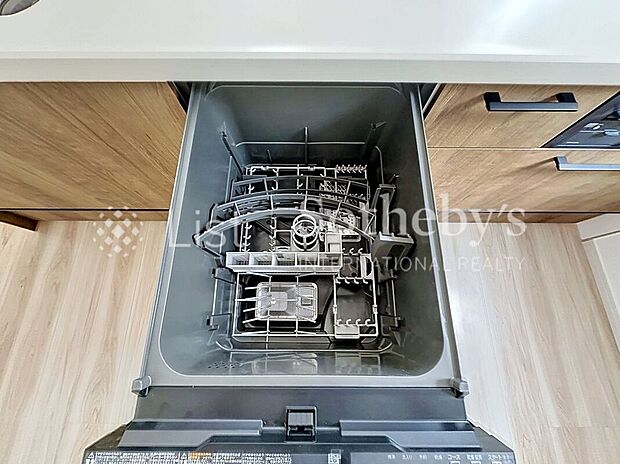 【その他設備】◆家事の時短に効果大の食洗機付き。高温でパワフルに洗い、温風乾燥します。手洗いよりも節水・節約が可能です。