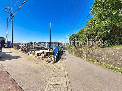 前面道路含む外観