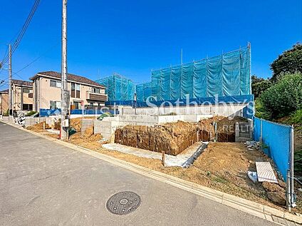 前面道路含む外観