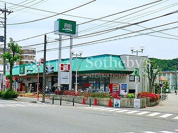 Fuji稲田堤店（約1,300m）