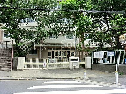川崎市立玉川小学校 85m