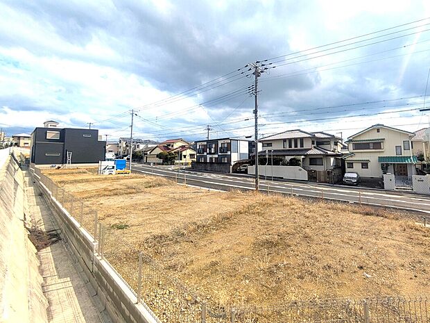 【全13区画×住みたい家が創れる自由設計タウン】全13区画×住みたい家が創れる自由設計タウン。ご案内受付中です。現地（2026年3月）撮影