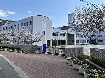 神戸市立星陵台中学校 約710ｍ～約830ｍ(徒歩9分～11分)