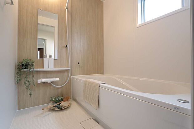 【【LaLaFeel × LIXIL 浴室】】雨の日も快適、冬もあたたかい。
換気・乾燥・暖房機能付きで、カビ対策もヒートショック予防も万全。毎日のバスタイムを安心で快適なひとときに。