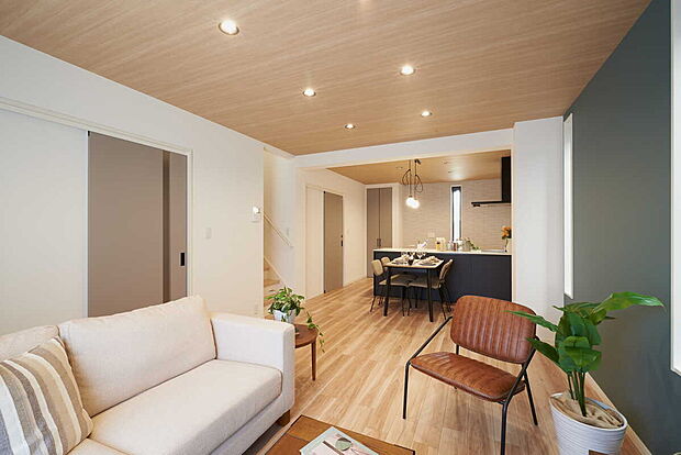 【【生活を楽しむ内装カラー】】自由度の高いセミオーダー住宅。アクセントクロスを採用して、室内をお洒落に演出。