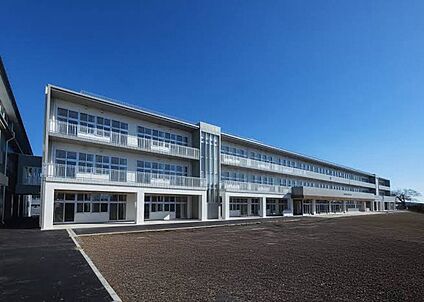 吉岡小学校 800～880m(徒歩10～11分)