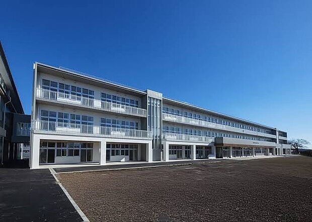 吉岡小学校（約800m）