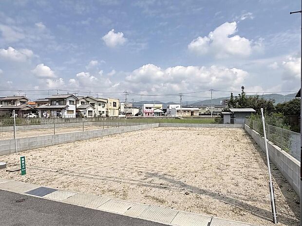 1号地の南側道路(東寄り)から撮影