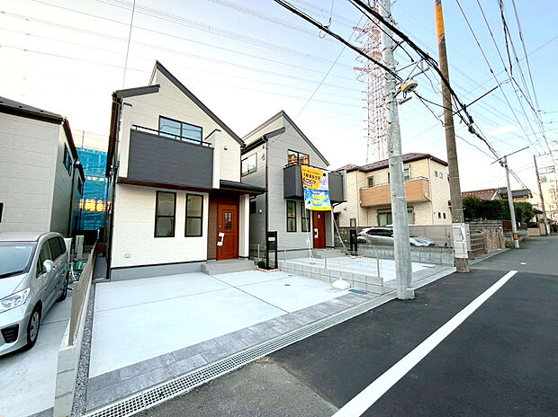 前面道路含む外観