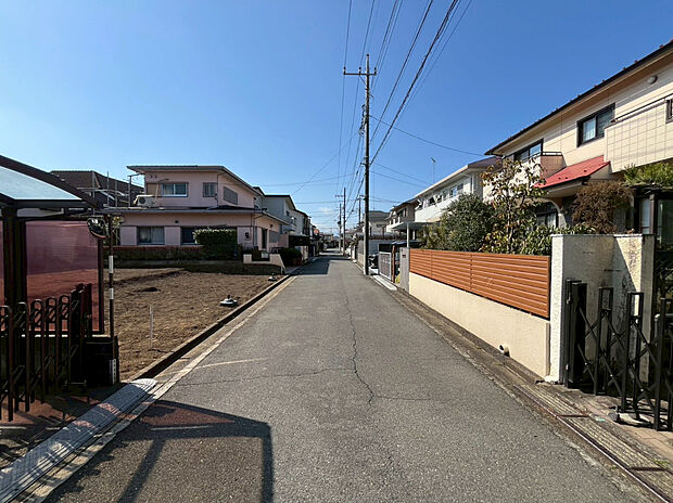 前面道路含む外観