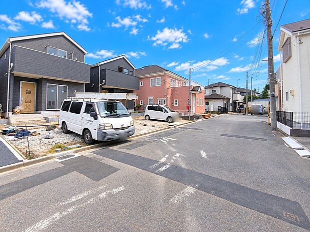 前面道路含む外観