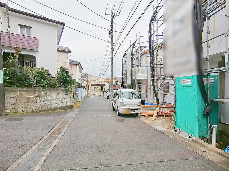 前面道路含む現地外観写真