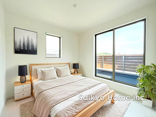 【居室】お陽さまの光、爽やかな風をたっぷり取り込めます。室内はいつも明るい印象なので気持ちの良い朝を迎えられます。毎日の生活も明るくなりそう