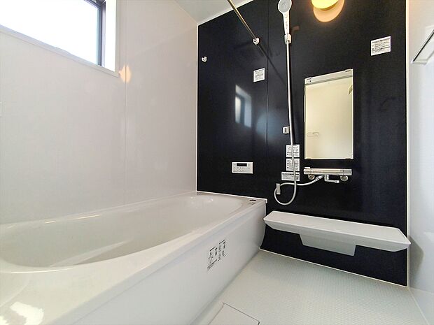 【【浴室乾燥機】】梅雨や花粉の時期、雨の日の洗濯物の乾燥に重宝します。