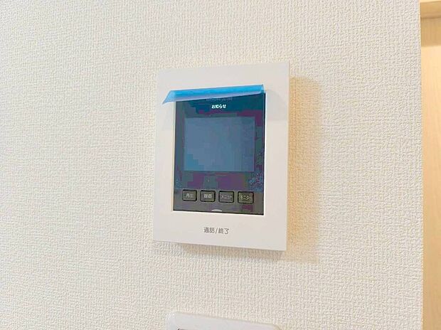 【【モニター付きインターホン】】玄関を確認しなくても誰が来たのかすぐわかります。訪問者を確認してから会話することができますので安心して対応できます♪