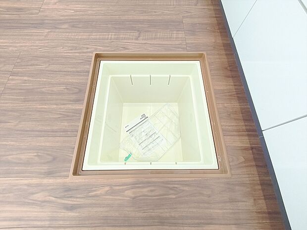 【【床下収納】】キッチンには床下収納つき。キッチンスペースはいつでもスッキリです。