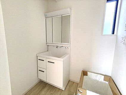 【三面鏡化粧台】