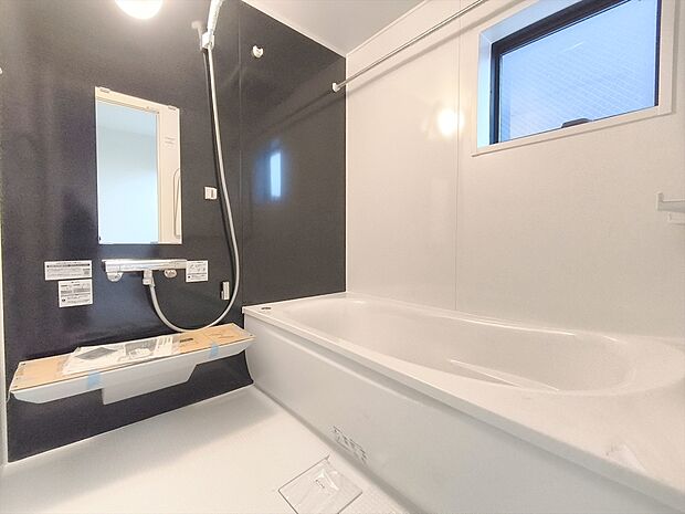 【浴室】一日の疲れを癒すための心地よい浴室はゆとりあるサイズを採用。浴室乾燥機付き!汚れにくくお手入れしやすい浴室です。