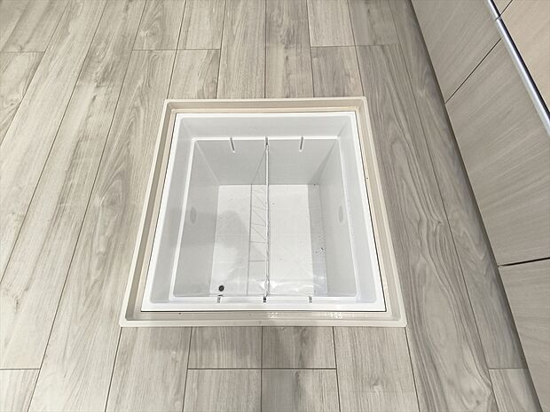 【【床下収納】】キッチンには床下収納つき。キッチンスペースはいつでもスッキリです。 