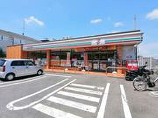 セブンイレブン八王子絹ヶ丘1丁目店(約60m)