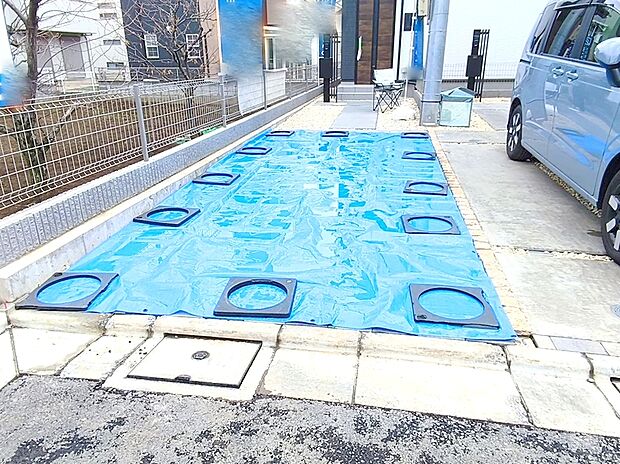 【駐車場】カースペースはコンクリート仕上げ。雨の日も足元は気になりません!