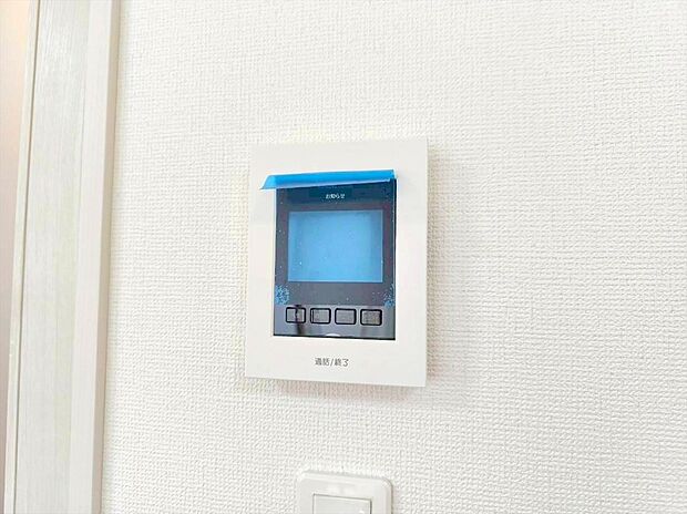 【モニター付きインターフォン】インターフォンはTVモニタ付。誰が来たかひと目で分かるのでセキュリティ面にも安心です。