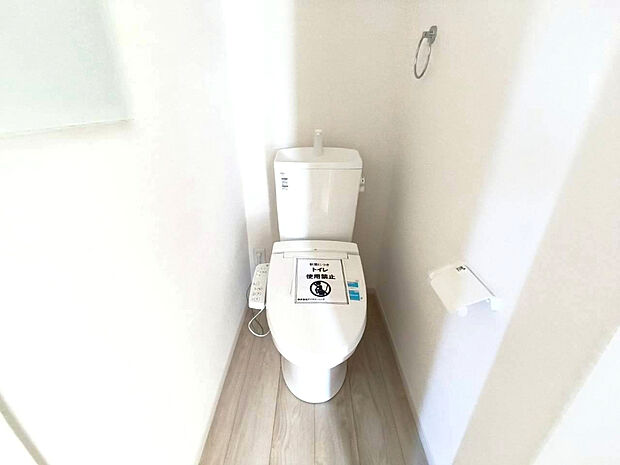 【温水洗浄便座】メーカーによってはウォシュレット・シャワートイレともいいますね♪魅力は清潔な状態をキープする事が出来、冬になると便座が冷たいなんて思いもしなくてすみます！！