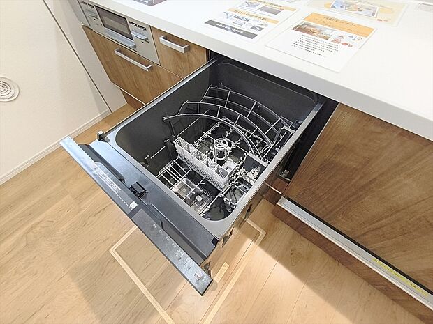 【【ビルトイン食洗機】】手洗いよりも経済的で家計に優しい「ビルトイン食洗機」が標準装備なのは強い味方ですね。