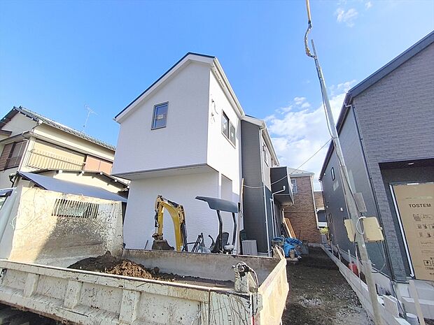 【現地外観写真】風通しや採光にも気を配った設計のお家は、快適な住環境をお約束します。