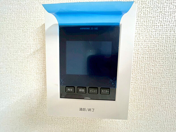 【【モニター付きインターフォン】】インターフォンはTVモニタ付。誰が来たか一目で分かるのでセキュリティ面にも安心です。