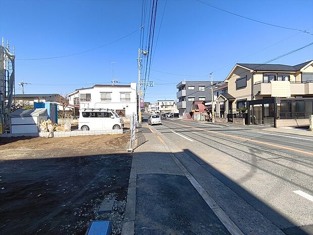 【前面道路】緑豊かで閑静な住宅街は子育てにはピッタリです。