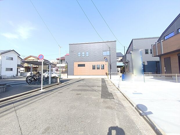 【前面道路】前面道路は約5mの道路です。