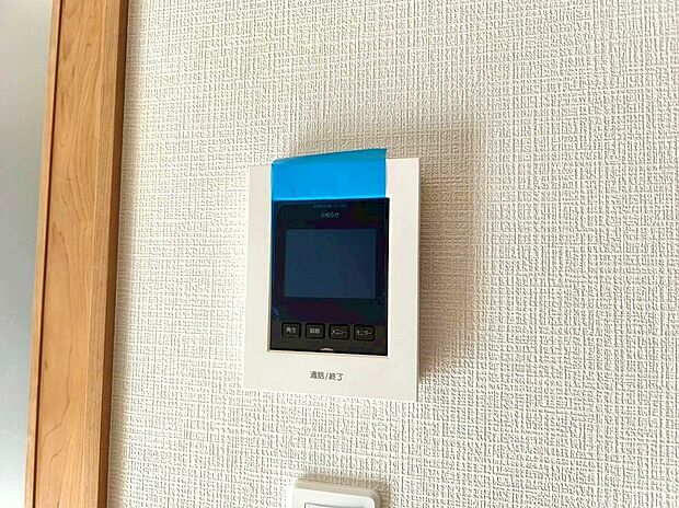 【【モニター付きインターホン】】玄関を確認しなくても誰が来たのかすぐわかります。訪問者を確認してから会話することができますので安心して対応できます♪