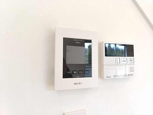 【【モニター付きインターホン】】玄関を確認しなくても誰が来たのかすぐわかります。訪問者を確認してから会話することができますので安心して対応できます♪