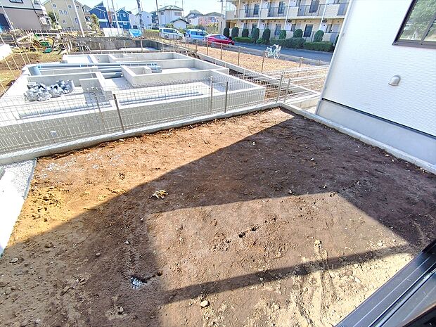 【庭】お庭のスペースもしっかりと確保。お花を植えれば明るいお庭になりますね。
