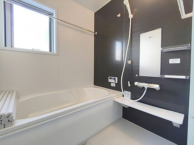 【【1坪タイプバスルーム】】窓のある浴室で快適に入浴！換気も気軽に！