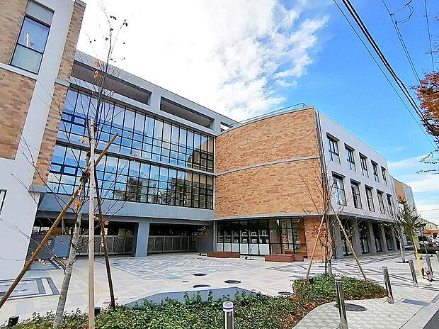 立川市立若葉台小学校（約500m）