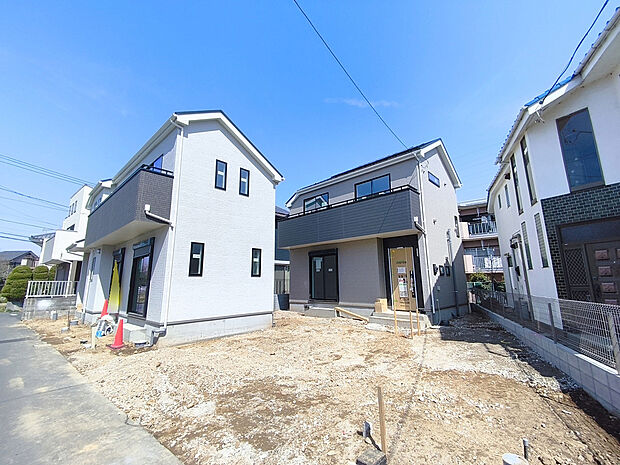 【現地外観写真】風通しや採光にも気を配った設計のお家は、快適な住環境をお約束します。
