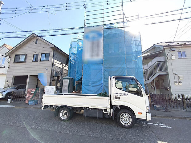 【現地写真】子育てにも嬉しい、緑豊かな自然が広がる閑静な住宅地、南向きの邸宅です。この機会に是非現地をご覧ください。