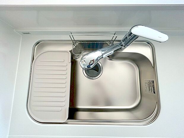 【【浄水器】】浄水器をスリムに内蔵したハンドシャワー式の水栓金具です。いつでもおいしい水をいつでも手軽に使えます