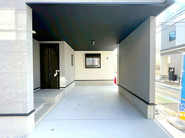 【カースペース】ビルトインのカースペースは雨風から大切な愛車を守ってくれます